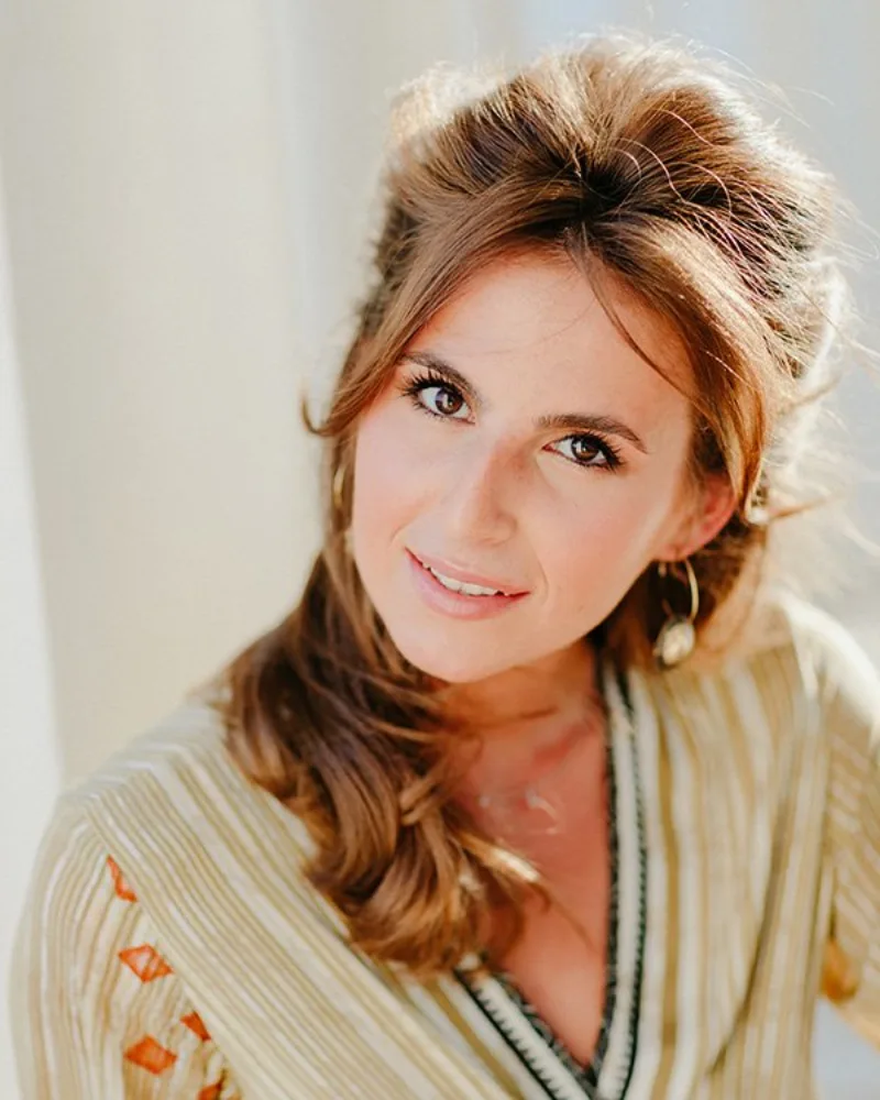 Patientin nach der Faltenbehandlung mit Botox & Filler in Wien