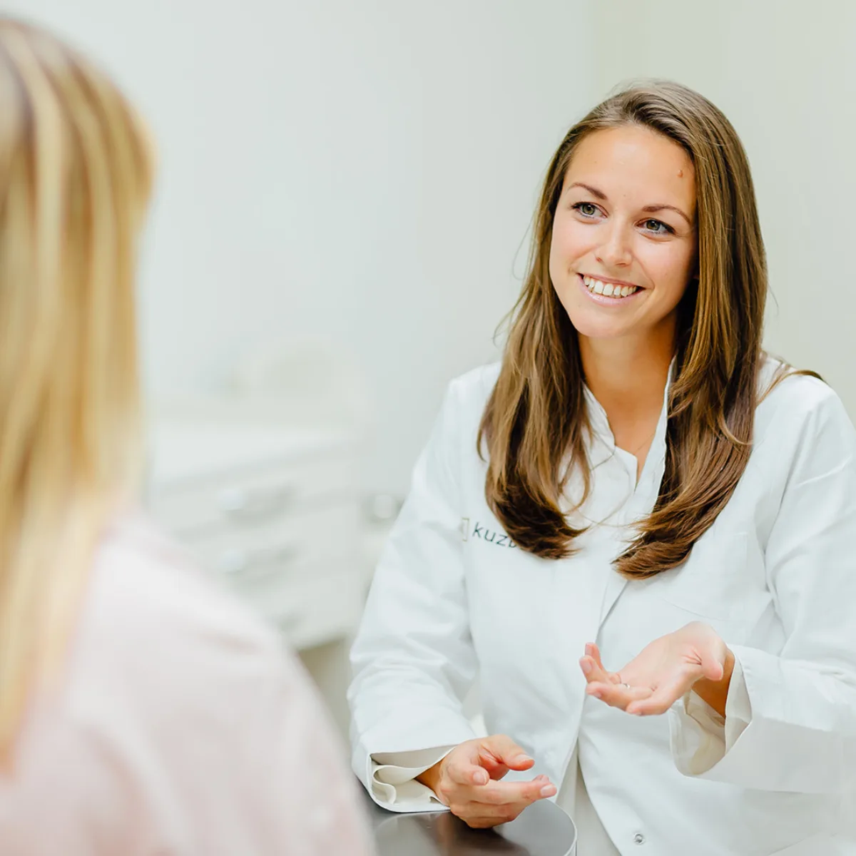 A consultation for wrinkle treatment at the Kuzbari Centre